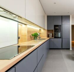 Tessensohn Road (D8), Terrace #581872291